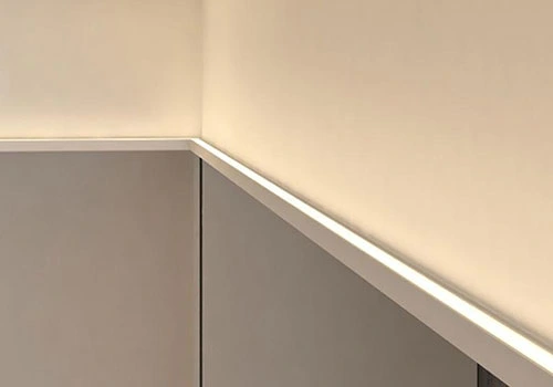A diferença entre as luzes da linha e as luzes de lavagem de parede